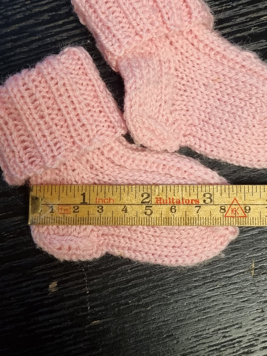 Hjemmestrikket babysokker
