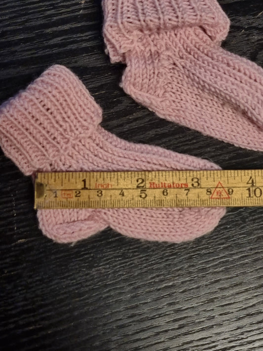 Hjemmestrikket babysokker