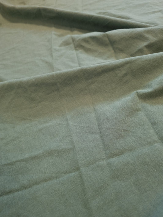 Grønt stoff 50/50 bomull og polyester.