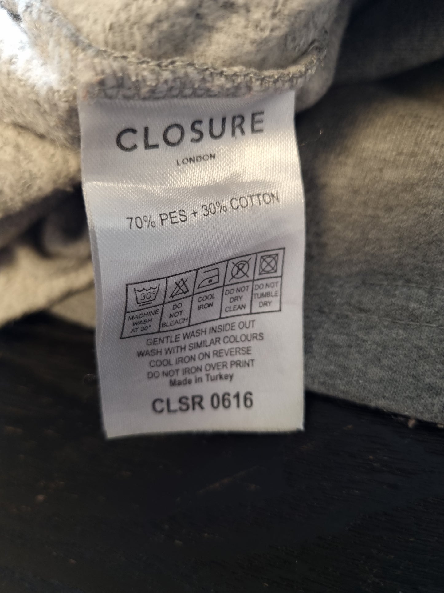 Closure sweatshorts - M