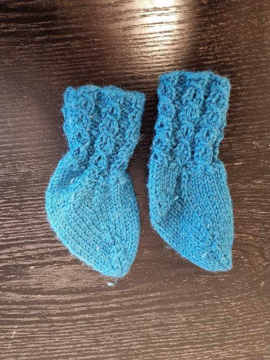 Hjemmestrikket babysokker - 0-3 mnd