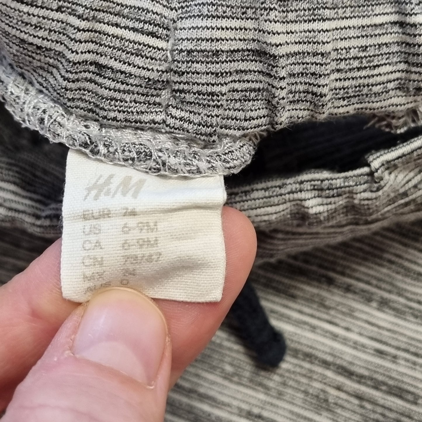 Grå bukse med striper / H&M - 74