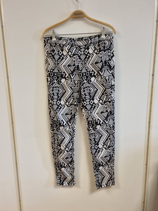 Jeans med Aztec-mønster / H&M - M