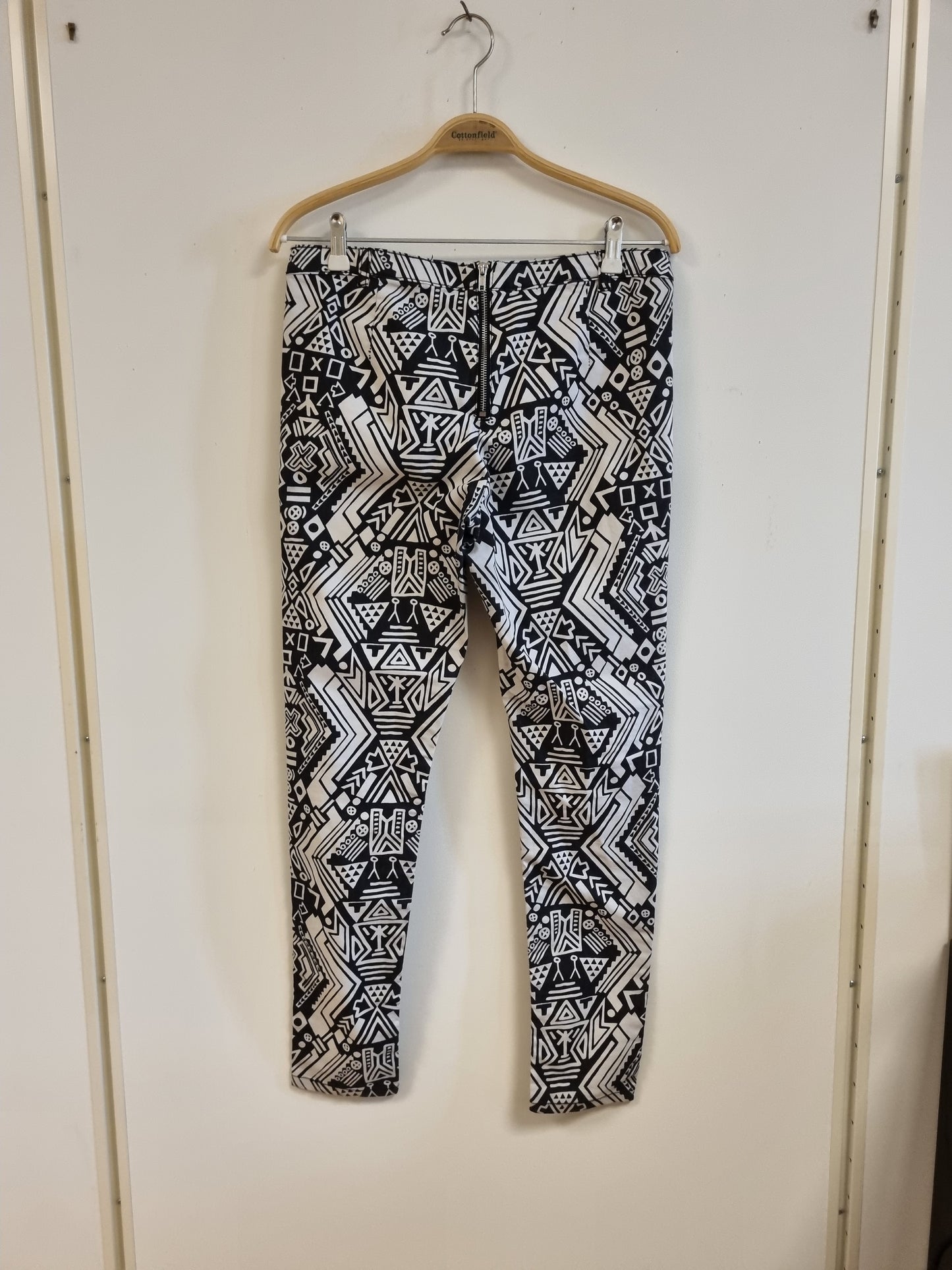 Jeans med Aztec-mønster / H&M - M