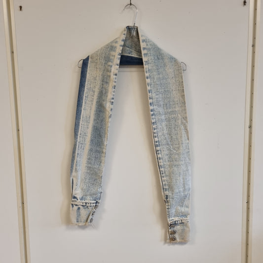 Lyseblått denimskjerf med mansjettdetaljer