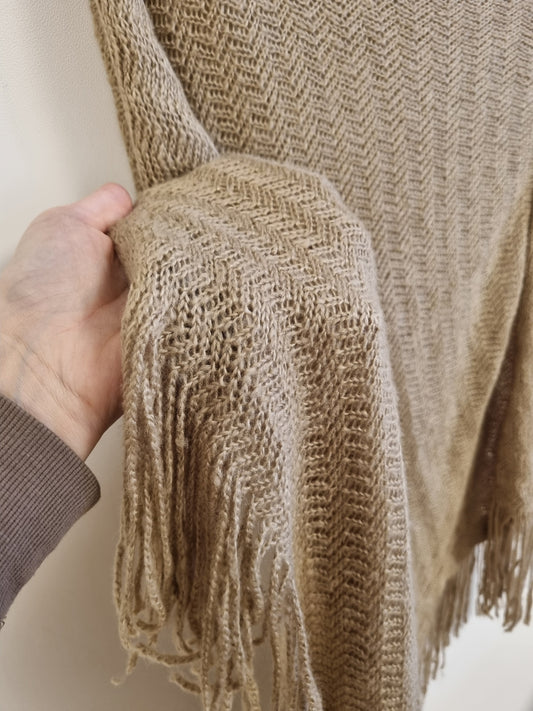 Kamelbrun poncho med frynser