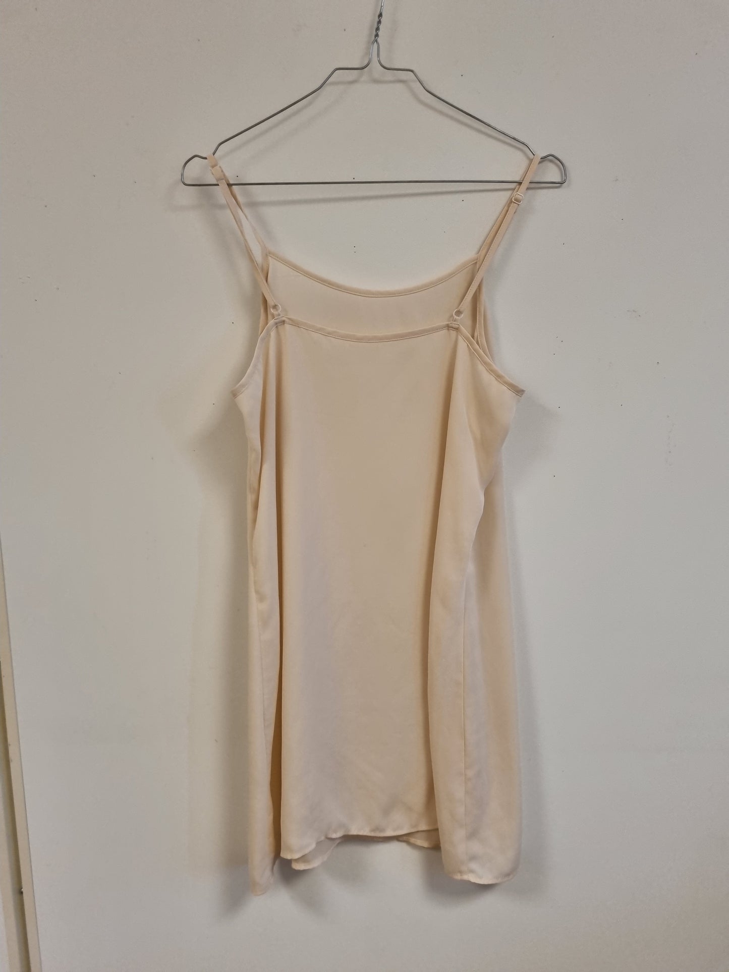 Beige underkjole / nattkjole - ca. M