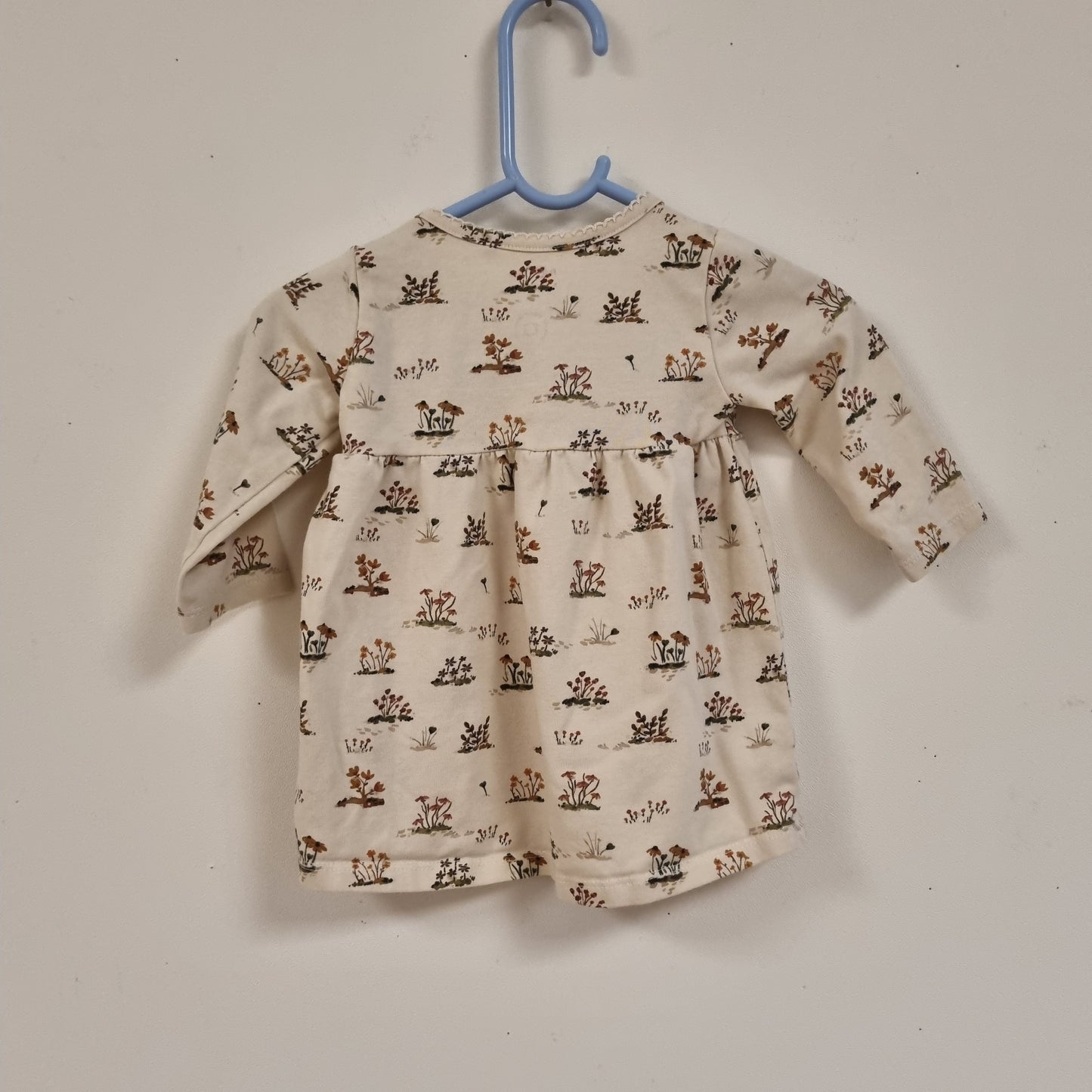 Beige kjole med blomster - 62