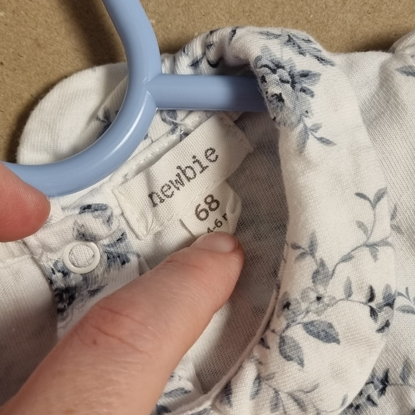 Hvit blomstrete romper / Newbie - 68