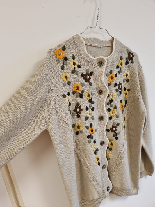Beige vintage cardigan med blomster