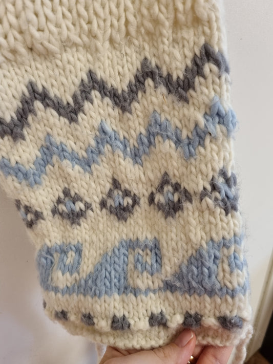Kremfarget mønsterskjerf med dusker - 145 x 23 cm