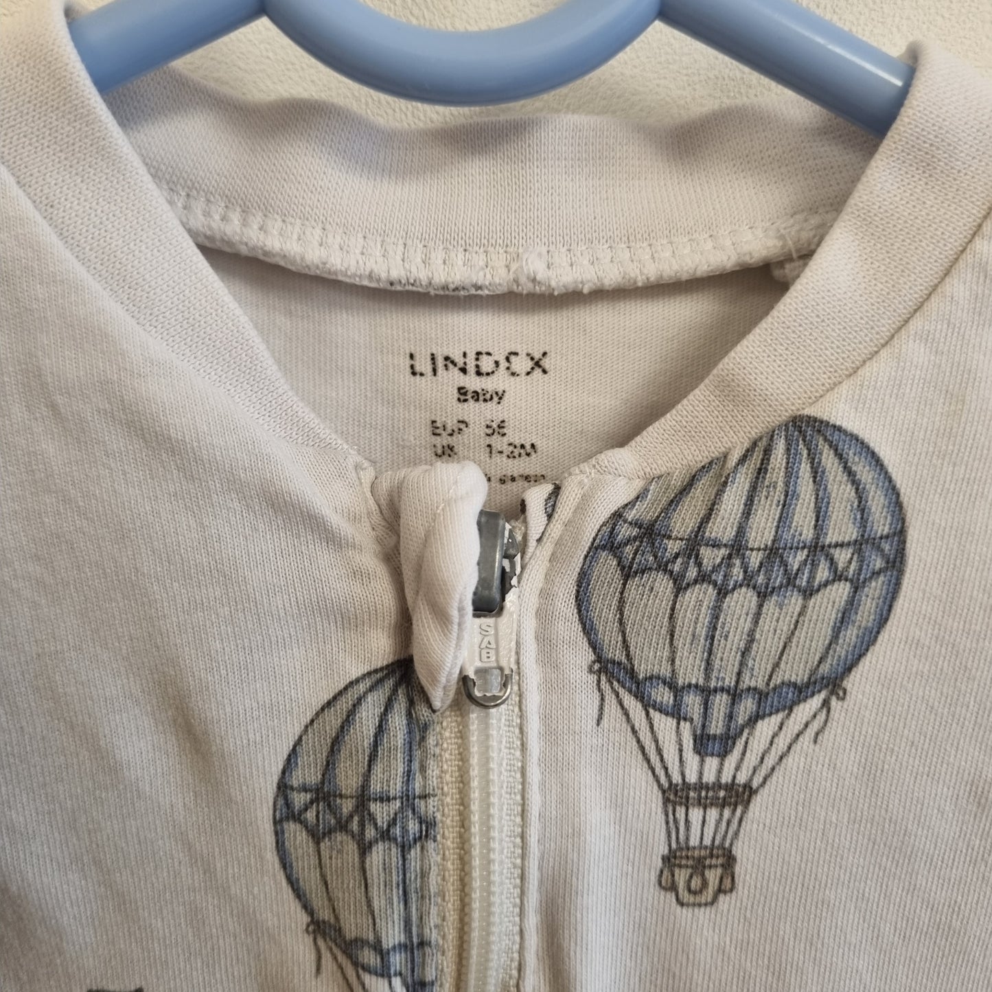 Hvit pysjamas med luftballonger - 56