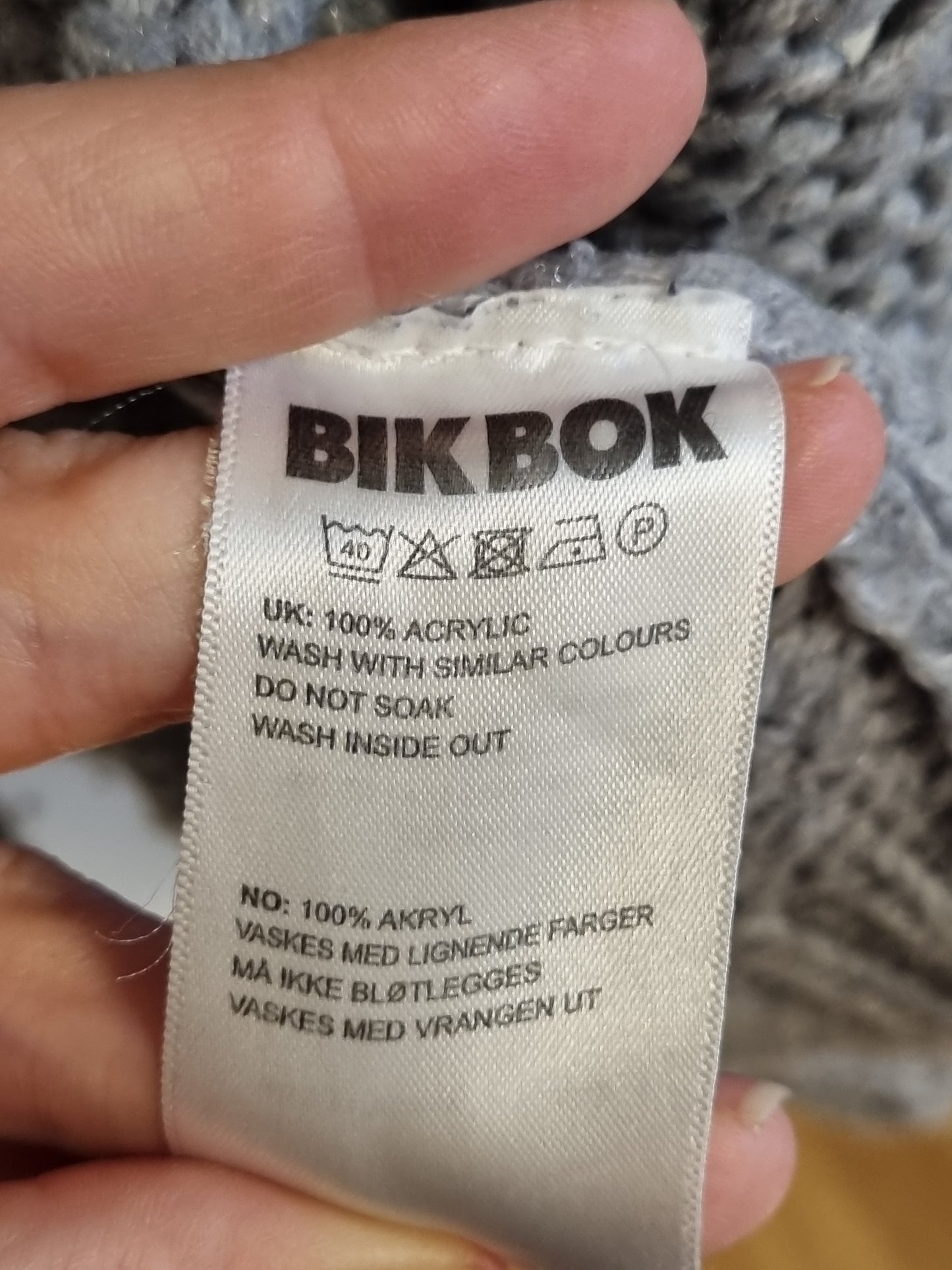 Lysegrå cardigan med kabelstrikk - S