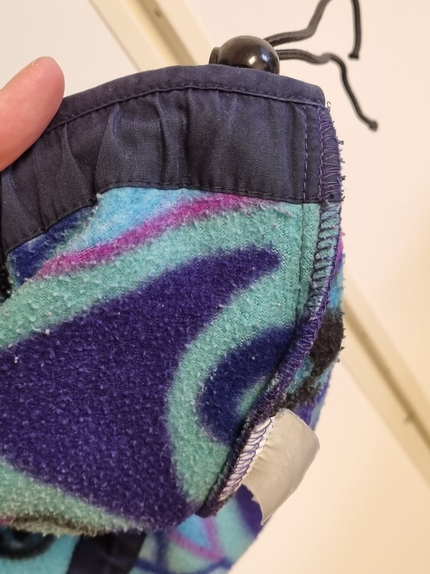Unik vintage 90s fleecegenser med geometrisk mønster - ca. L