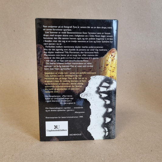 Sørgekåpen – Unni Lindell