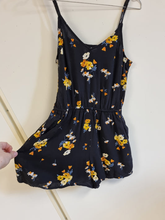 Svart blomstrete romper – 34