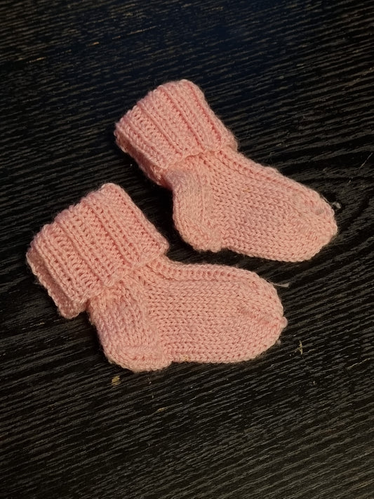 Hjemmestrikket babysokker