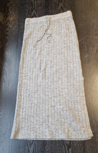 Ribbestrikket skjørt