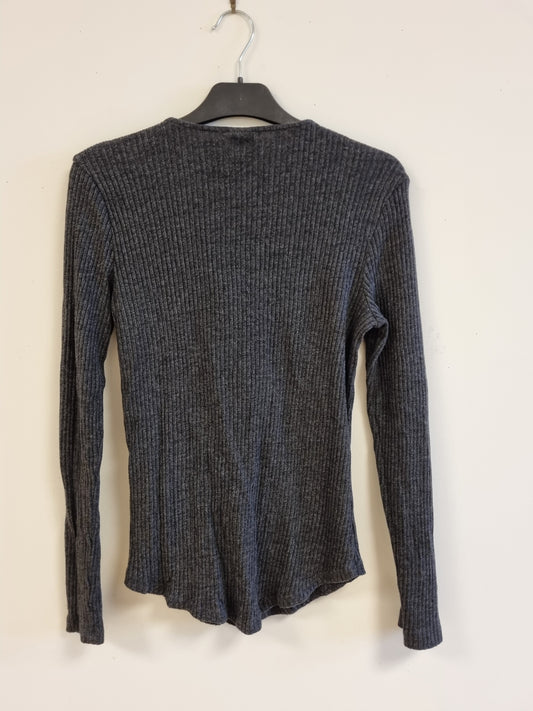 Ribbestrikket genser - L