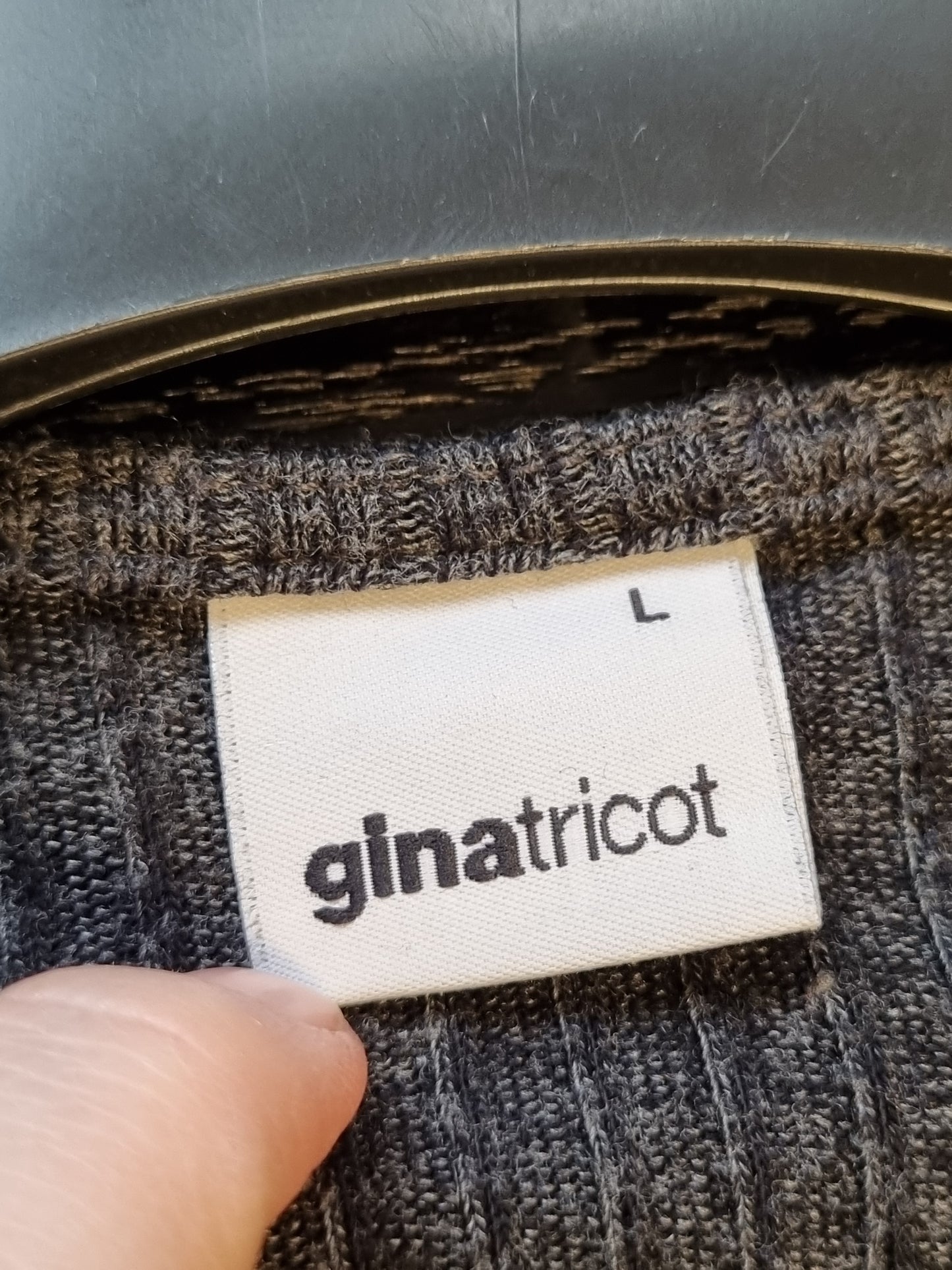 Ribbestrikket genser - L