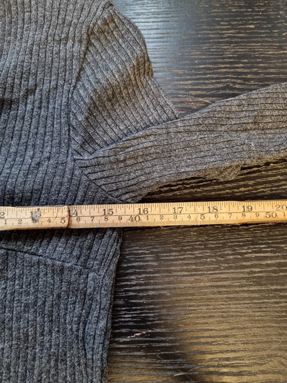 Ribbestrikket genser - L