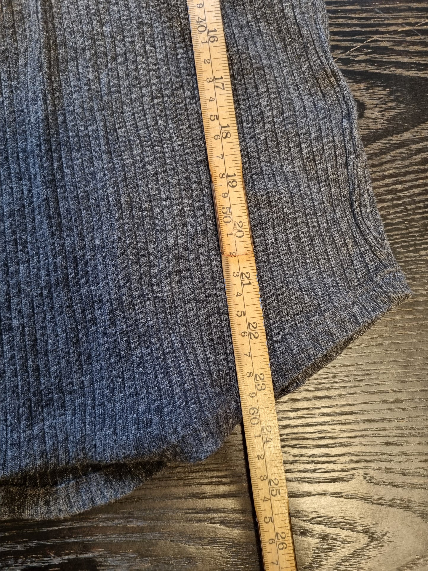 Ribbestrikket genser - L