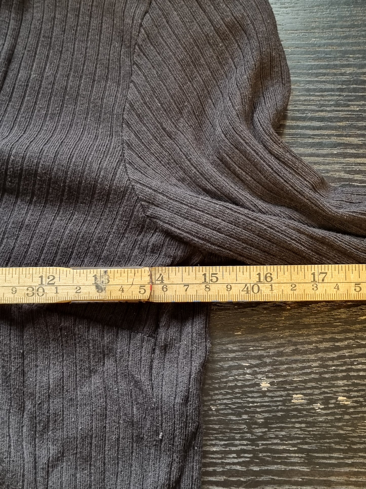 Ribbestrikket genser - L