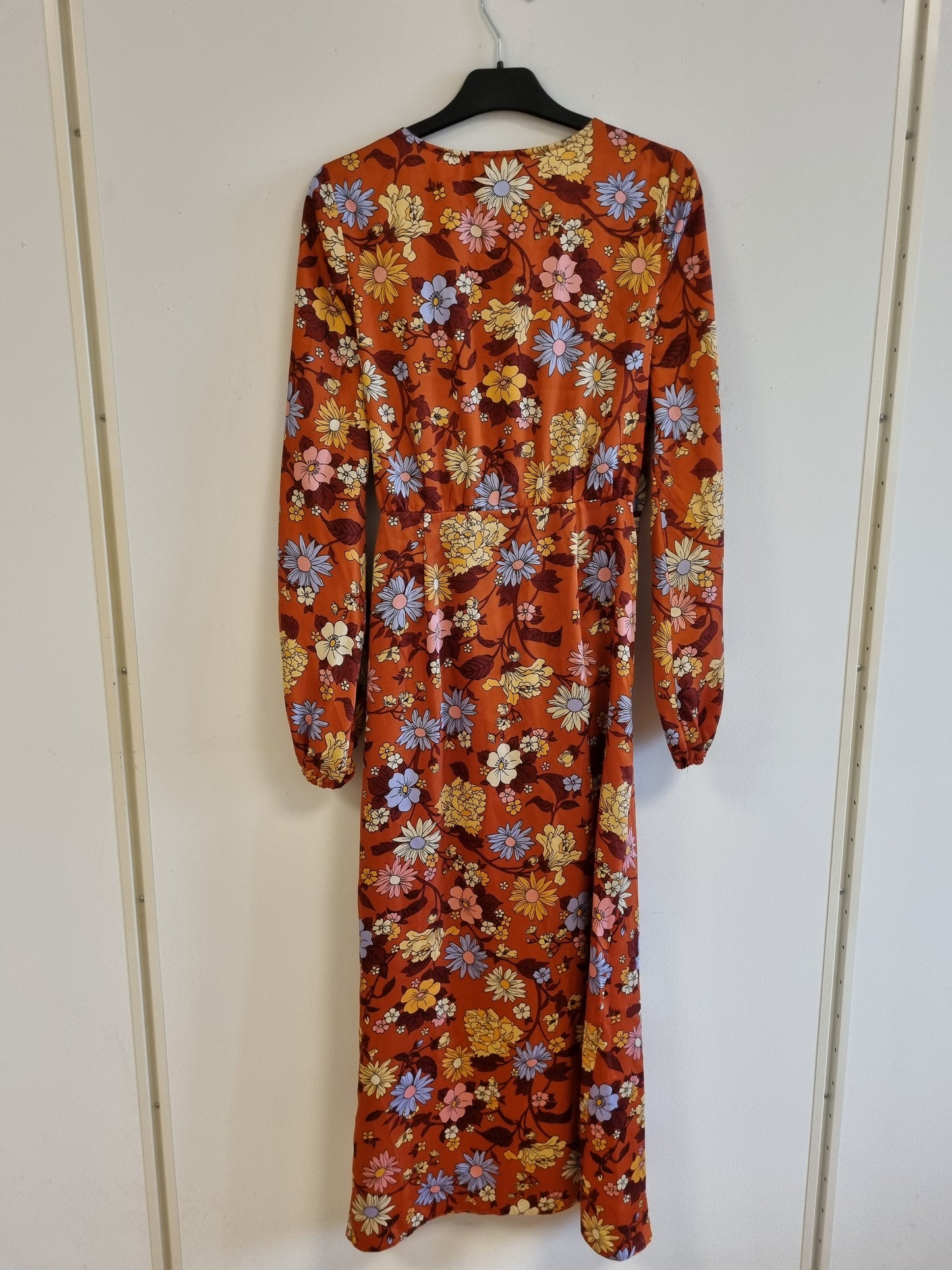 ASOS DESIGN Tall sateng maxikjole - 70-talls floral - str. 38