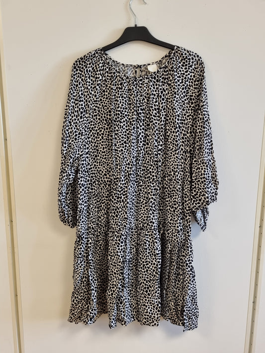 H&M Leopardmønstret kjole - XL