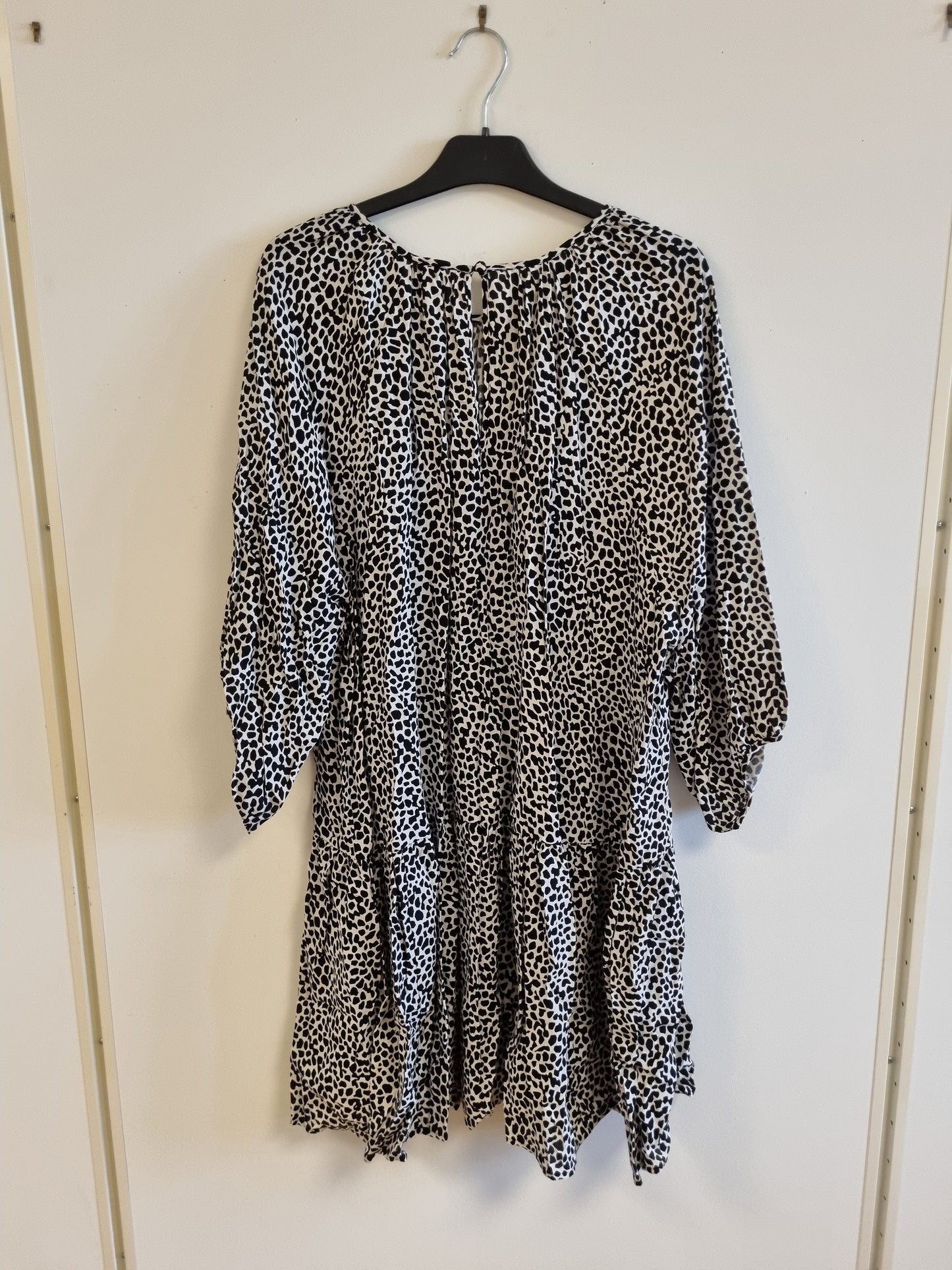 H&M Leopardmønstret kjole - XL