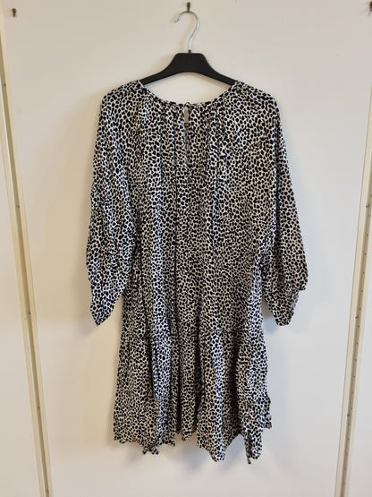 H&M Leopardmønstret kjole - XL