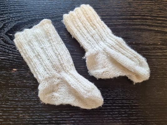 Hjemmestrikket babysokker