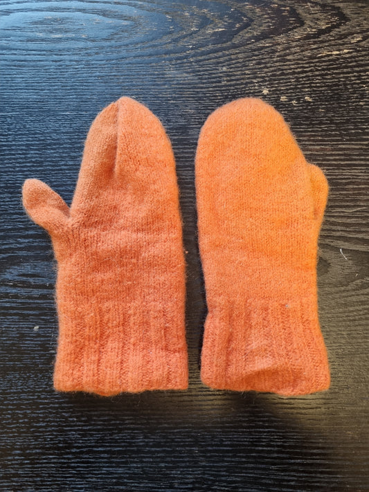 Hjemmestrikka ullvotter