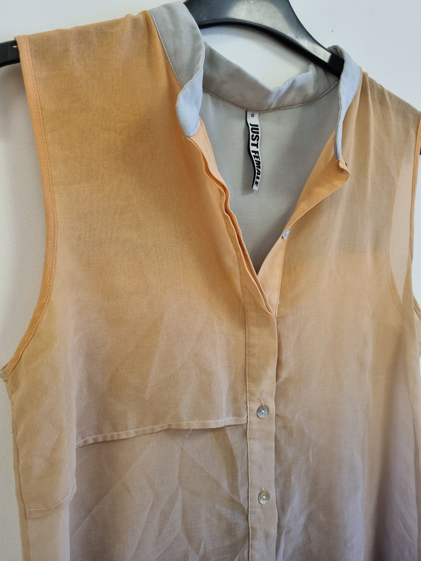 Ermeløs bluse - S