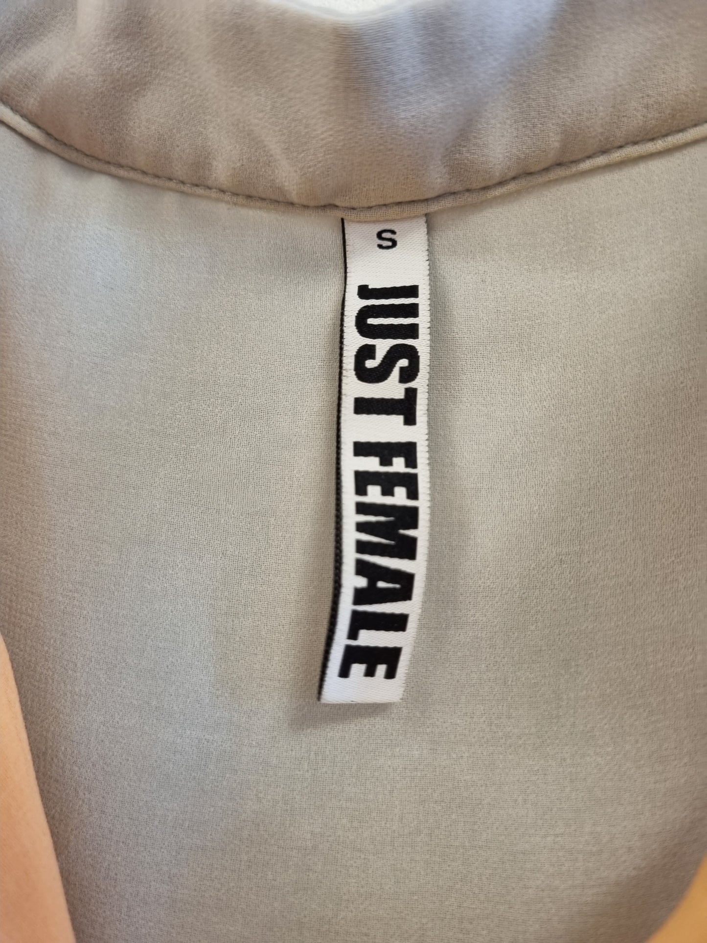 Ermeløs bluse - S