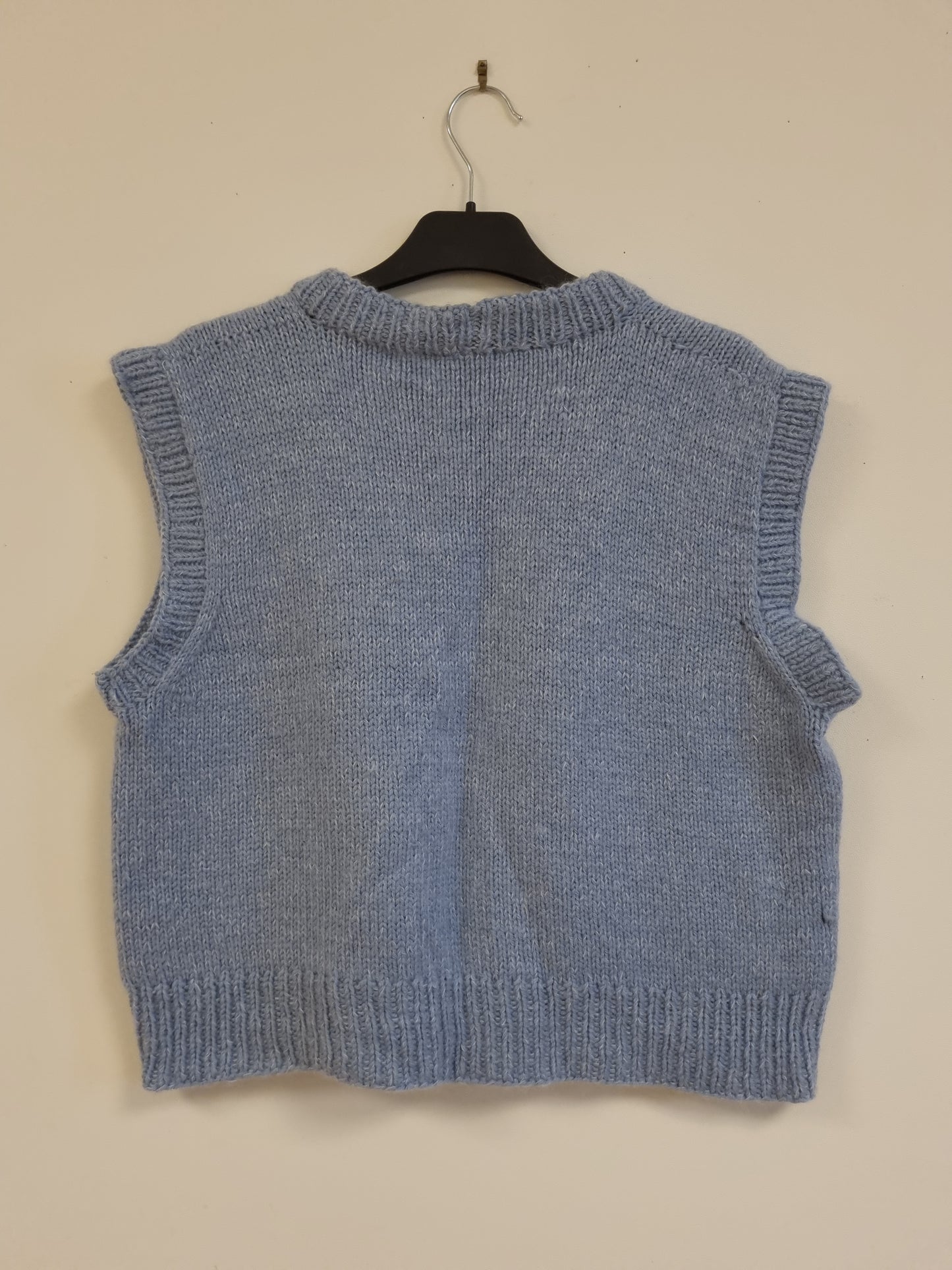 Hjemmestrikket vest - Lys blå - Dame