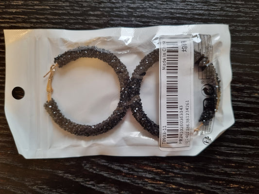 NY! Svarte hoops