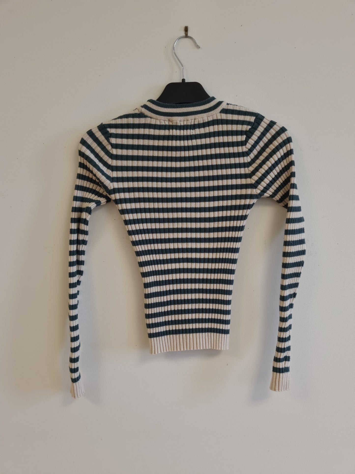 Ribbestrikket genser - S