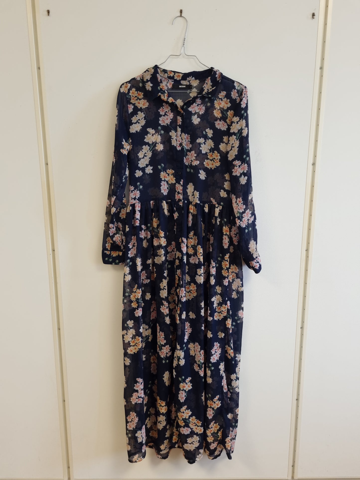 BikBok blomstret kjole - M