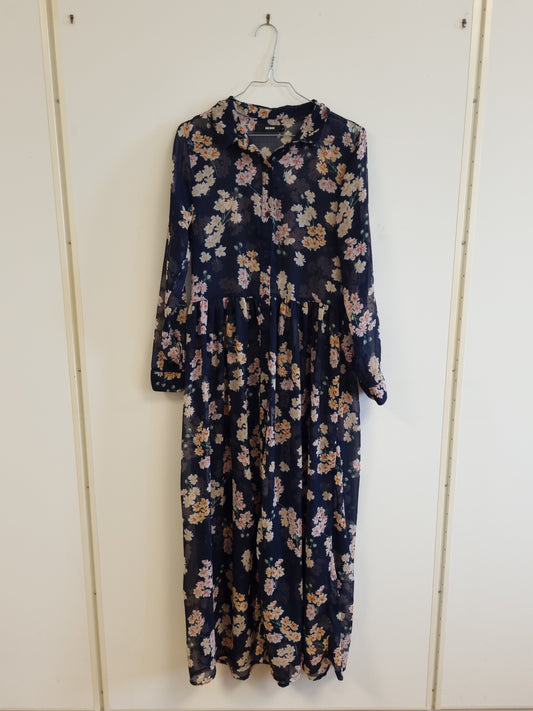 BikBok blomstret kjole - M