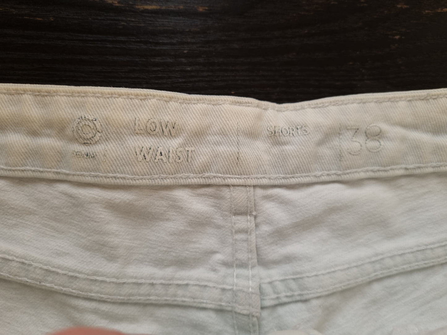 Hvit denimshorts med blonder - M