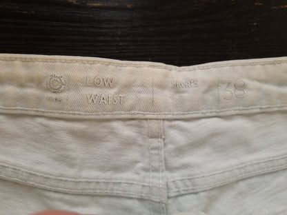 Hvit denimshorts med blonder - M