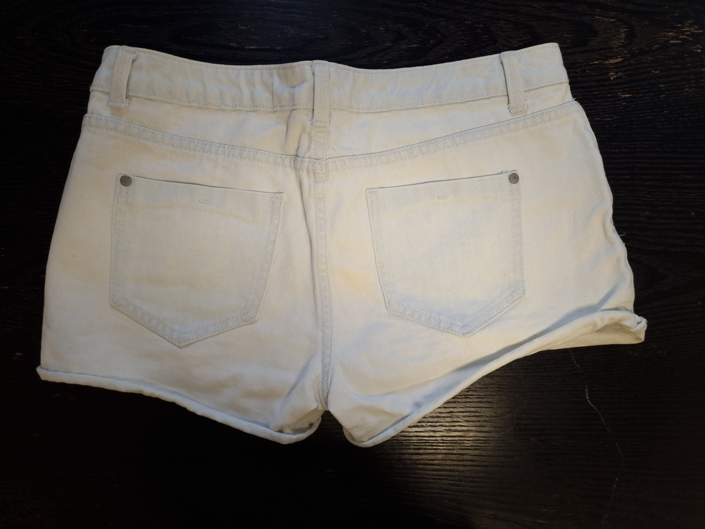 Hvit denimshorts med blonder - M