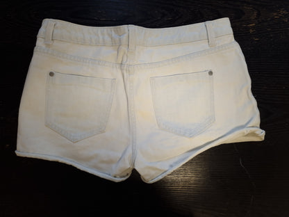 Hvit denimshorts med blonder - M