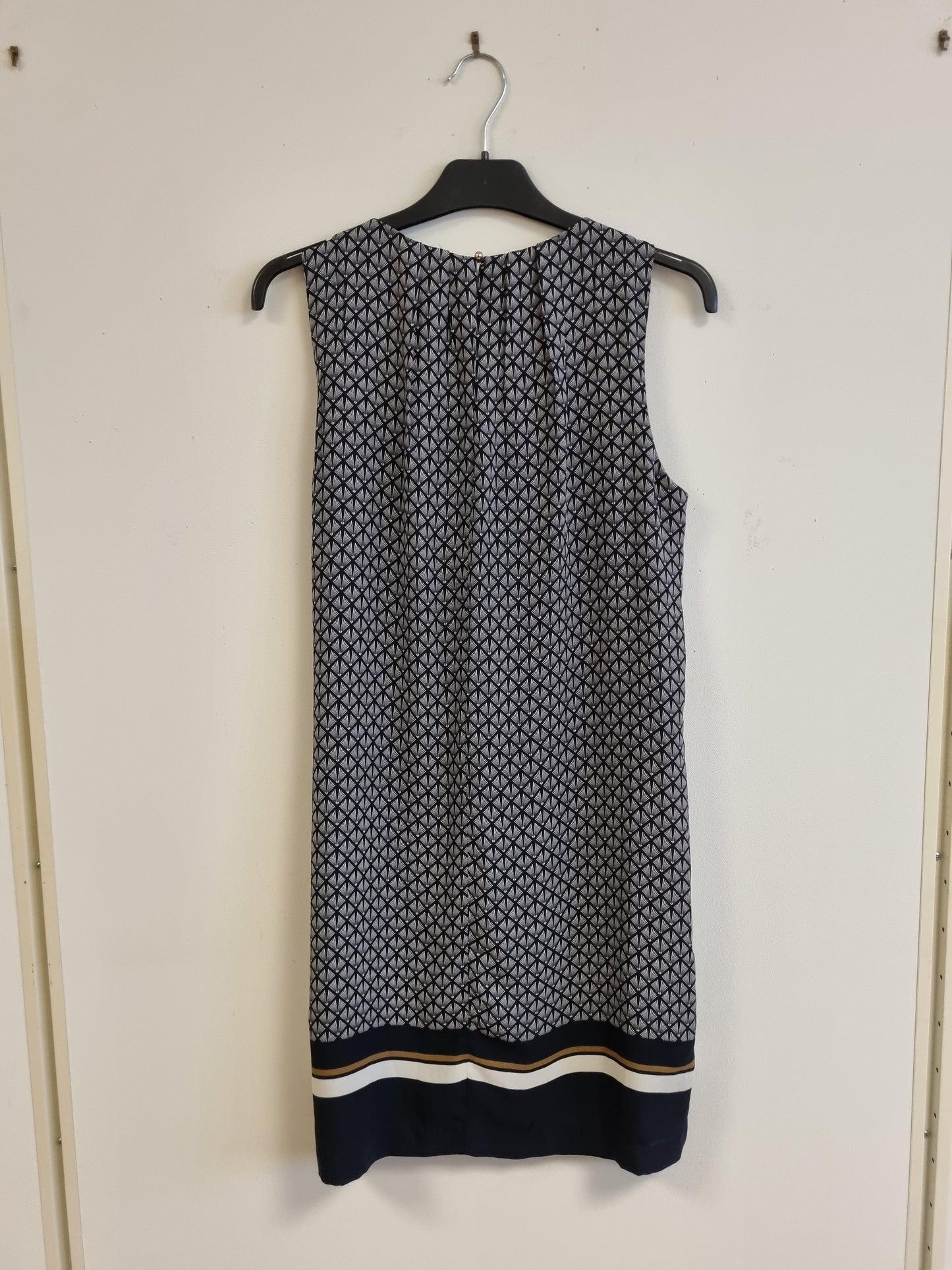 H&M Ermeløs kjole - M