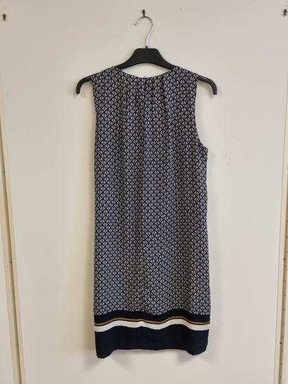 H&M Ermeløs kjole - M
