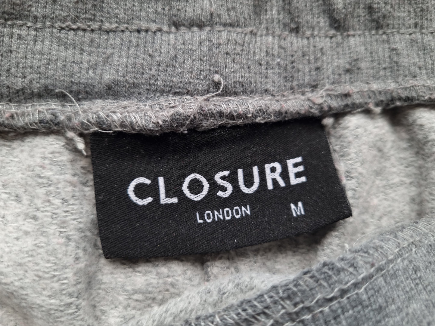 Closure sweatshorts - M