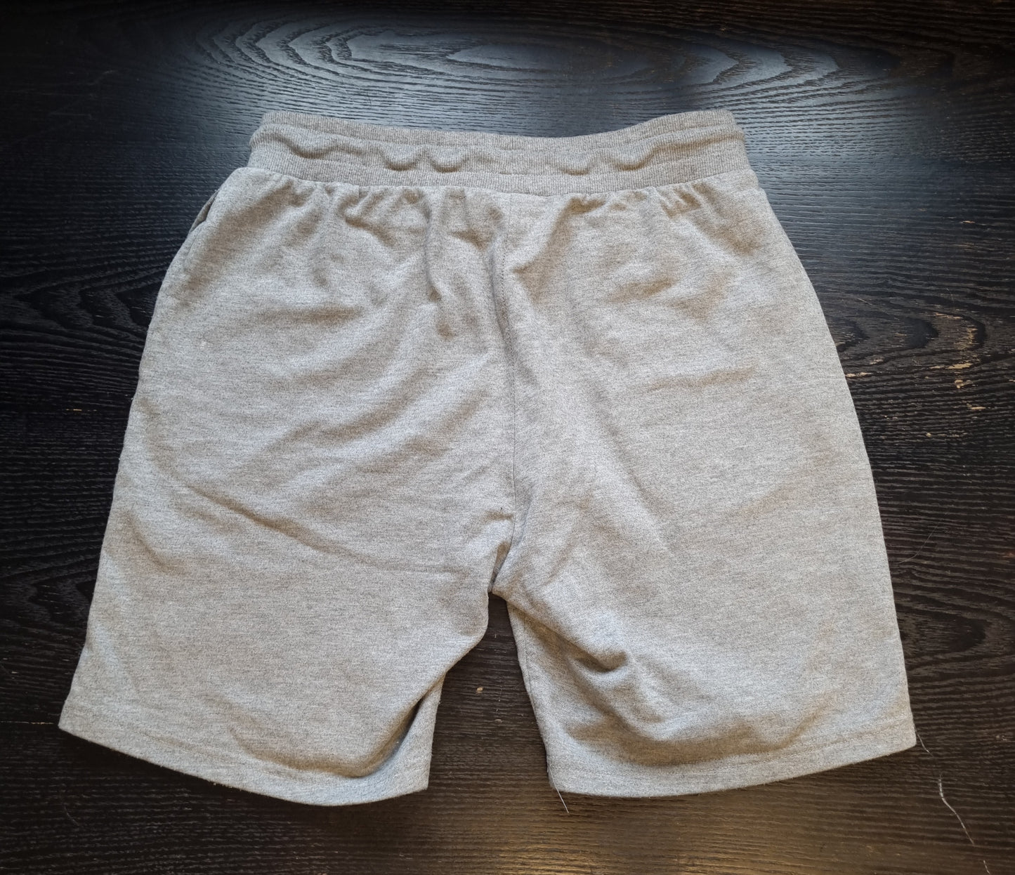 Closure sweatshorts - M