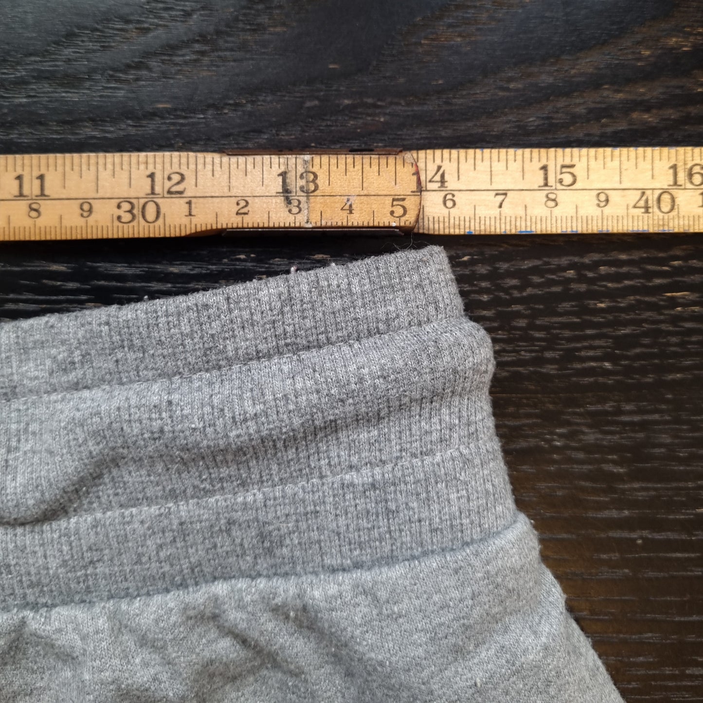 Closure sweatshorts - M