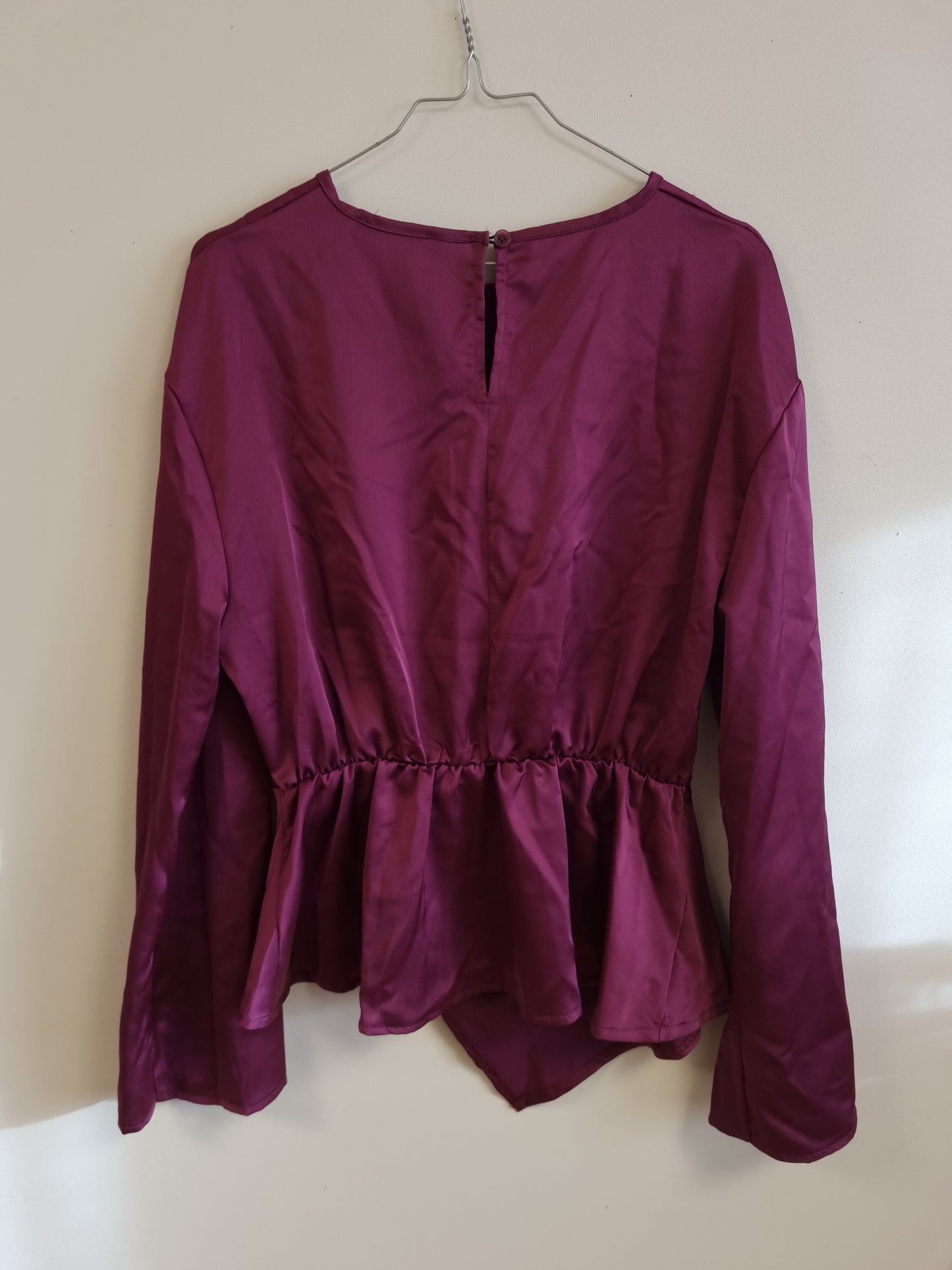 Boohoo satengbluse - L